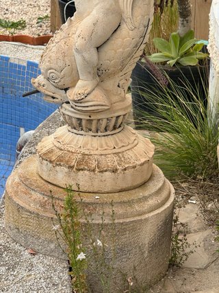 Fuente de piedra para estanque o piscina