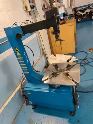 Máquinaria y herramientas taller motos por cese