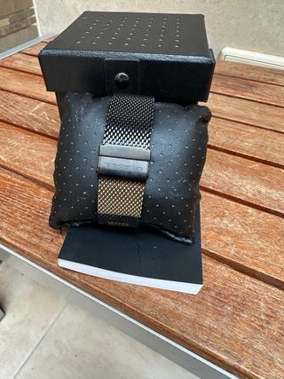 Reloj Diesel Negro y Dorado con Caja