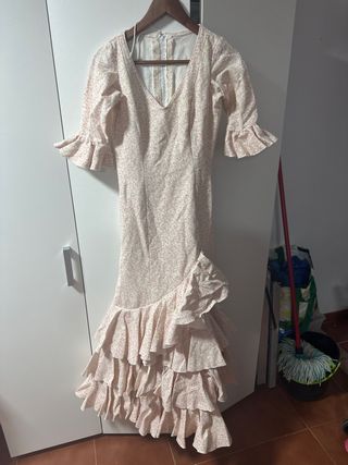 Traje de flamenca rosa y blanco