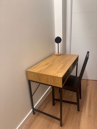 Escritorio, Silla y Lámpara