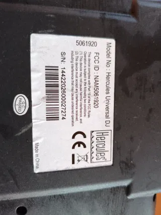 Controlador DJ Hercules Universal DJ