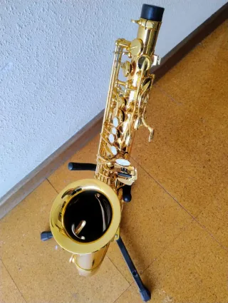 Saxofón Alto Dorado