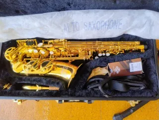 Saxofón Alto Dorado