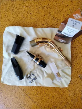 Saxofón Alto Dorado