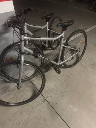 Bicicleta de montaña plateada