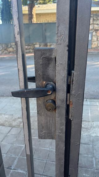 Puerta de garaje de hierro