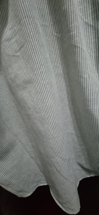 Camisa con capucha y rayas