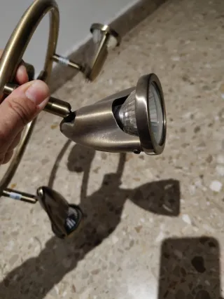 Lámpara de techo dorada