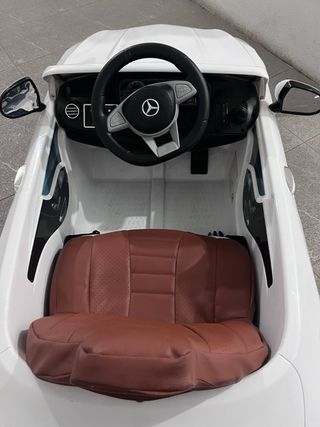Coche infantil Mercedes AMG a batería
