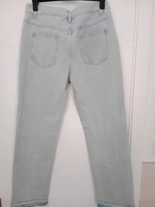 Pantalón vaquero ancho con cruces