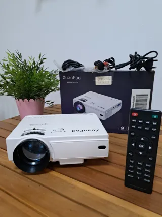 Proyector Xuanpad Blanco//Como nuevo