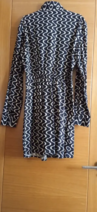 Vestido Stradivarius estampado ondas