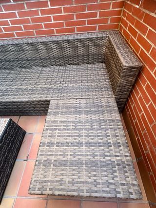 Sofá Chaise longue mimbre con mesa exterior
