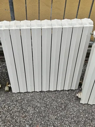 Vendo stock di 5 termosifoni in ottime condizioni