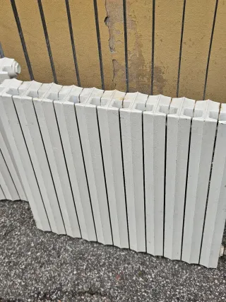 Vendo stock di 5 termosifoni in ottime condizioni