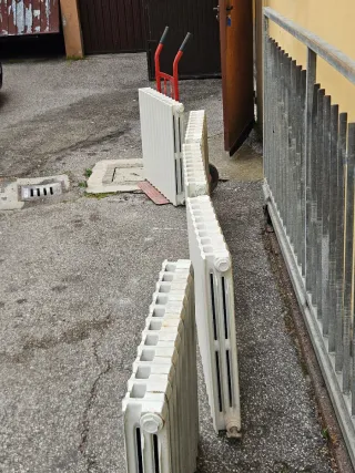 Vendo stock di 5 termosifoni in ottime condizioni