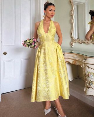 Vestido amarillo largo con estampado