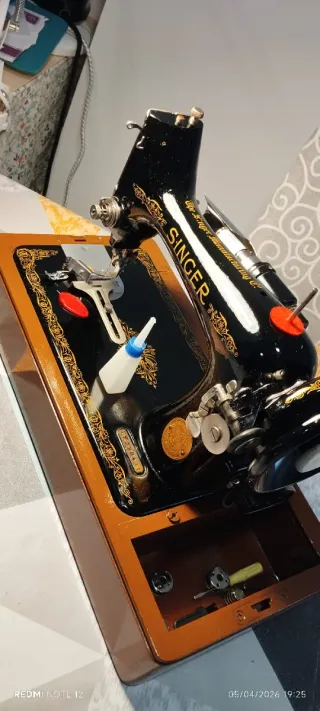 Maquina de coser "Singer modelo 99k"