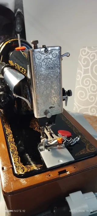 Maquina de coser "Singer modelo 99k"