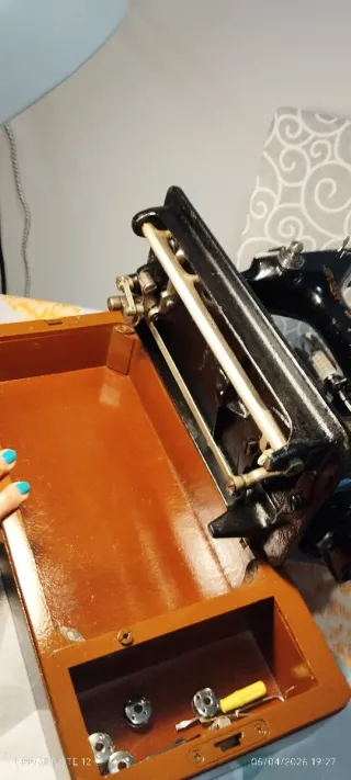 Maquina de coser "Singer modelo 99k"