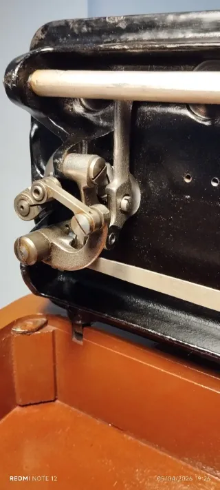 Maquina de coser "Singer modelo 99k"