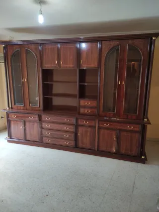 Mueble de salón madera y cristal