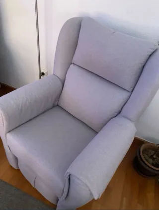 2 Butacas de tela beige/gris con reposapiés