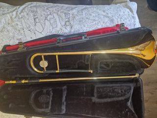 Trombon  Yamaha 447G Tubería Ancha.
