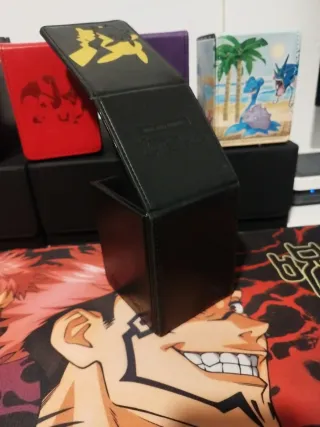 Caja de Cartas Pokémon Pikachu Negra