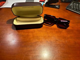 Gafas de sol negras con lentes degradadas