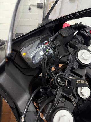 Yamaha YZ/R15 Negra