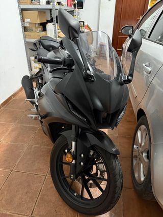 Yamaha YZ/R15 Negra