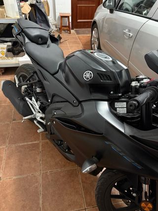 Yamaha YZ/R15 Negra