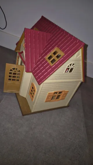 Lote Casa Sylvanian con Muebles y Figuras