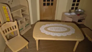 Lote Casa Sylvanian con Muebles y Figuras