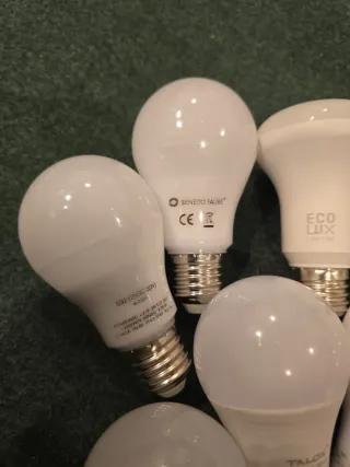 Lote de bombillas LED variadas