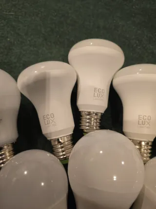 Lote de bombillas LED variadas
