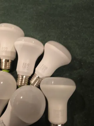 Lote de bombillas LED variadas