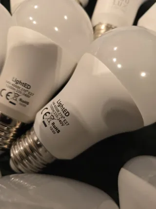 Lote de bombillas LED variadas