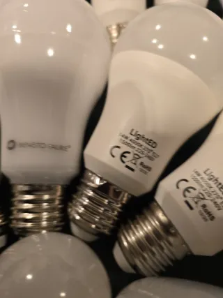 Lote de bombillas LED variadas