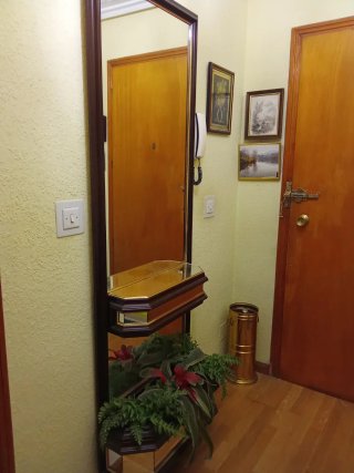 Mueble entrada antiguo con espejo