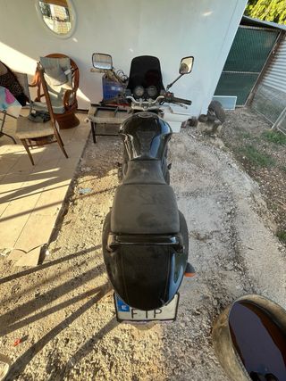 Suzuki Naked Negra