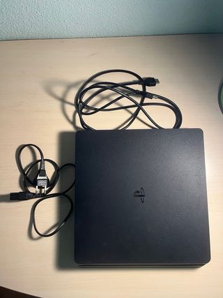 PS4 + 4 Juegos + 2 Mandos