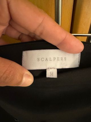Falda corta negra Scalpers