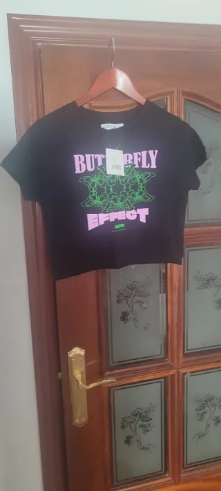 Camiseta INSIDE negra efecto mariposa sin estrenar