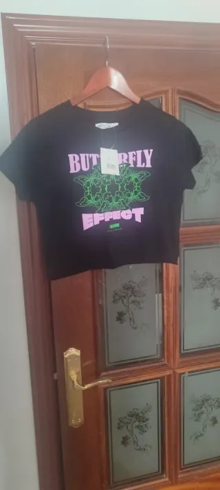 Camiseta INSIDE negra efecto mariposa sin estrenar