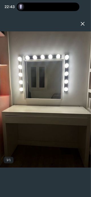 Tocador blanco con espejo y luces