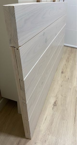 Cabecero de madera pino blanqueada