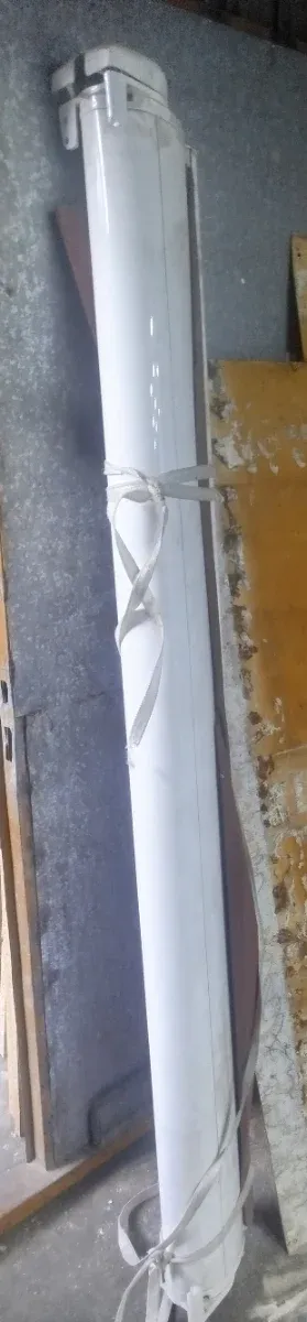 Sombrilla blanca de plástico